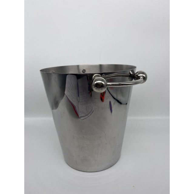 Champagne bucket with modernist design from the 70s.