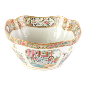 Mid 19th Century Famille Rose Bowl With Interior Bat Rim
