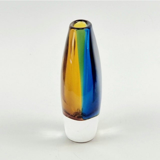 Vicke Lindstrand Mid-Century Modern Sommerso Art Glass Vase by Vicke Lindstrand for Kosta, Sweden, 1960s For Sale - Image 4 of 9
