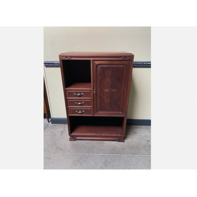 Age: circa 1910 Wood type: solid and veneered walnut Condition: very good, meticulously maintained, fully restored...