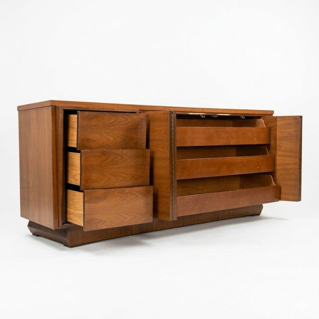 Brown Sculptural Atomic Style Mid-Century Modern 6-Drawer Lowboy Dresser, C. 1960s For Sale - Image 8 of 11