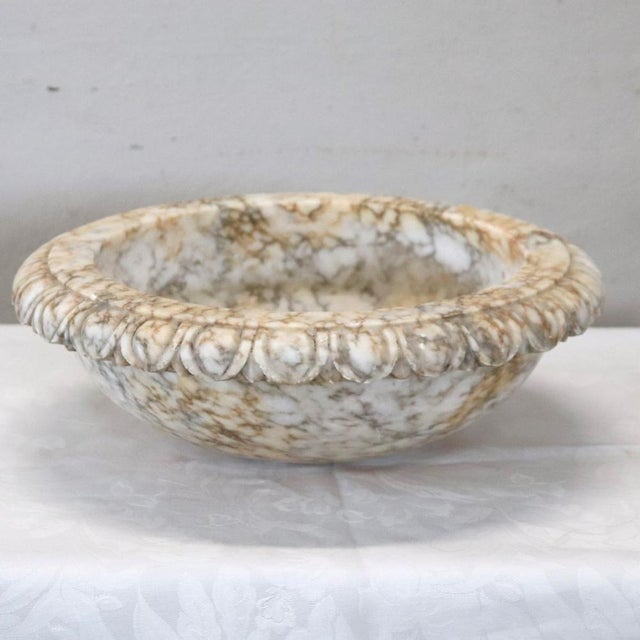 20th Century Circular Sink in Marble, 1890s For Sale - Image 4 of 13