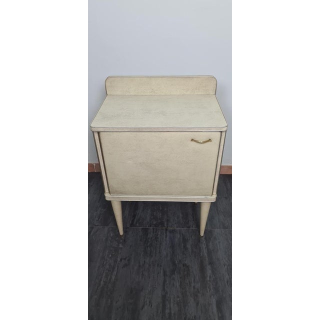 Pair of bedside tables by designer Umberto Mascagni (Bologna). In vinyl typical of the designer's furniture, dirty and...