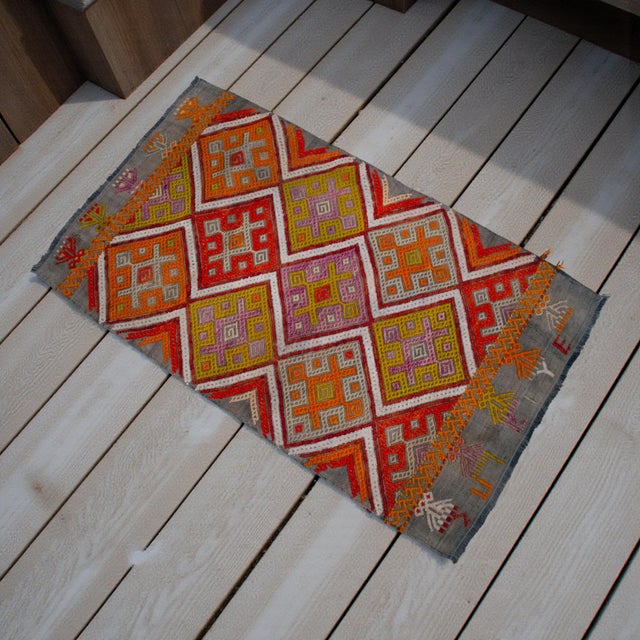 Traditional Hand-Made Braided Turkish Small Rug Jajim Kilim - 1′7″ × 2′8″ For Sale - Image 3 of 11