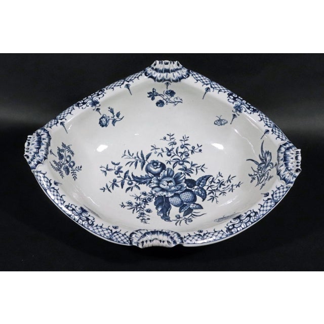 Late 18th Century First Period Worcester Porcelain Pine Cone Pattern Shaped Basin For Sale - Image 5 of 15