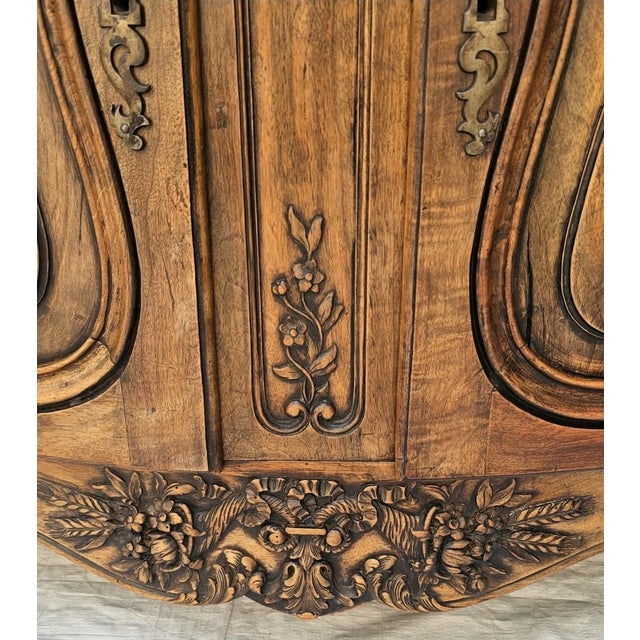 Antique French Louis XV Walnut Buffet Sideboard Curved Front Carved C1900s For Sale - Image 10 of 17