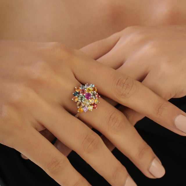 Carat&Her 4.17 Ct Rainbow Sapphire Retro Cluster Ring, Size 7 For Sale - Image 4 of 15