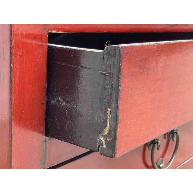 1990s Vintage Chinese Red Lacquered Cabinet For Sale In New York - Image 6 of 7