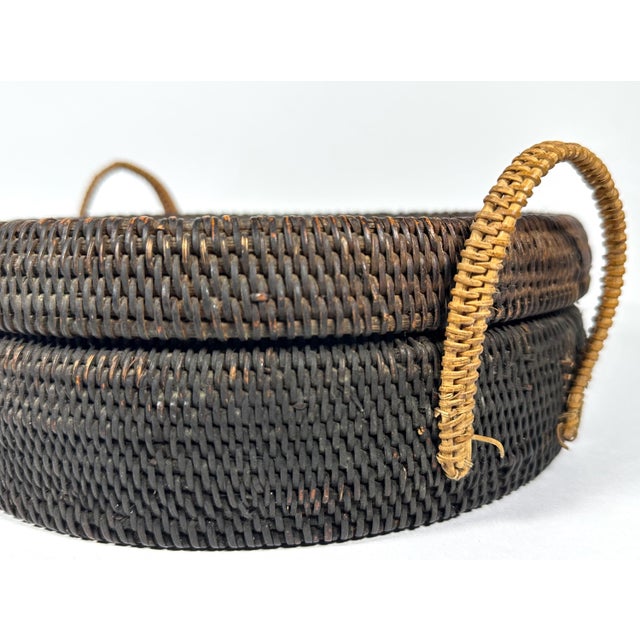 Brown Native American Style Hand-Woven Lidded Basket, Early 20th Century For Sale - Image 8 of 10