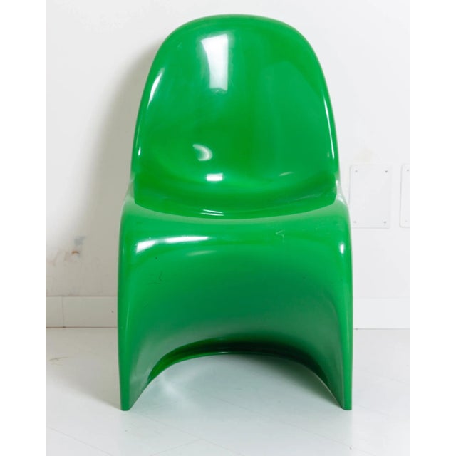 the material used is polypropylene (not polycarbonate). This piece has an attribution mark, I am sure that it is...