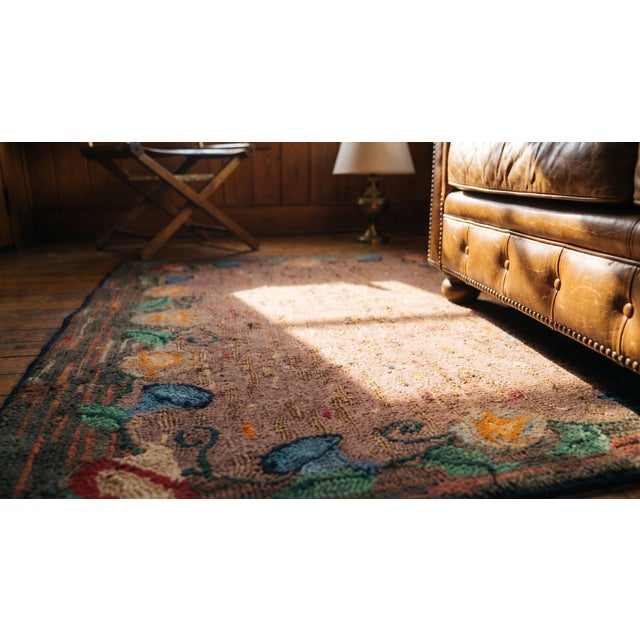 Early 20th Century 1920s Mauve Abstract Floral Antique American Hooked Rug 2'6" X 3'9" Handknotted Wool Carpet For Sale - Image 5 of 7