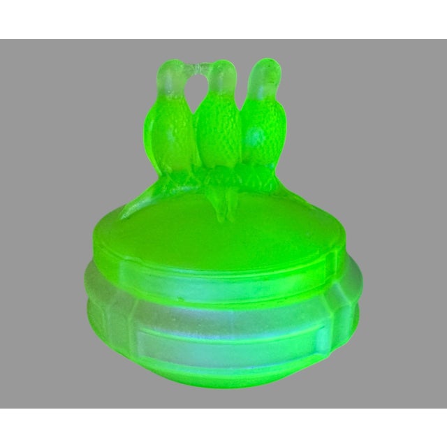 Art Deco Vintage Uranium Vaseline Art Glass Covered Powder Jar Dish With 3 Figural Birds For Sale - Image 3 of 7