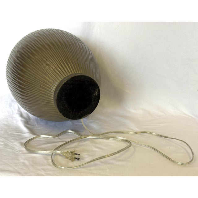 Mid-Century Modern Pleated/ Ribbed Metal Gourd Large Table Lamp For Sale - Image 12 of 13
