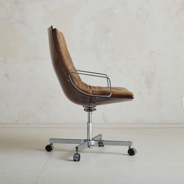 French Plexiglass Desk Chair with Leather Cushion Attributed Apelbaum, 1960s For Sale - Image 4 of 11