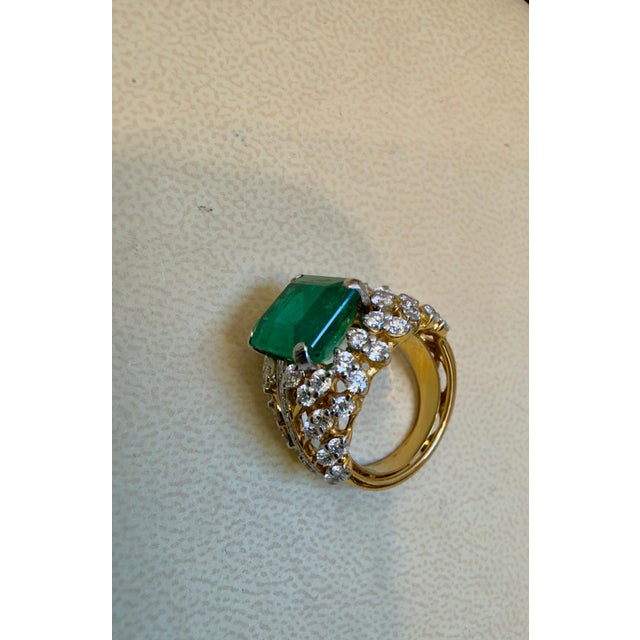 Natural 4.2 Ct Emerald Cut Emerald & Diamond Ring 18 Karat Yellow Gold For Sale - Image 4 of 8