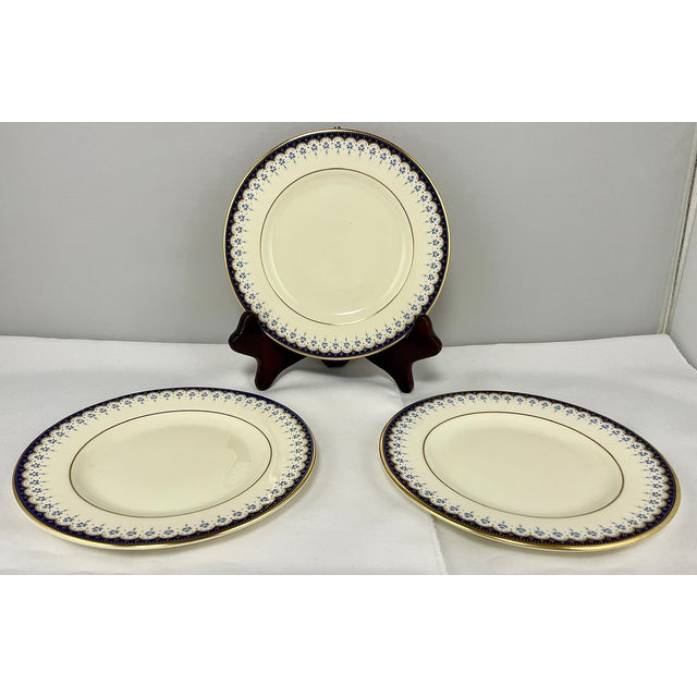 1981 Minton Neoclassical Style "Consort" Dinner Service - 52 pcs For Sale - Image 12 of 18