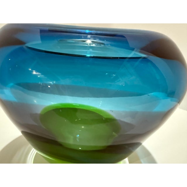 Chartreuse Waterford Evolution Blue & Lime Green Cased Art Glass Sculptural Bowl – Modern Centerpiece For Sale - Image 8 of 12