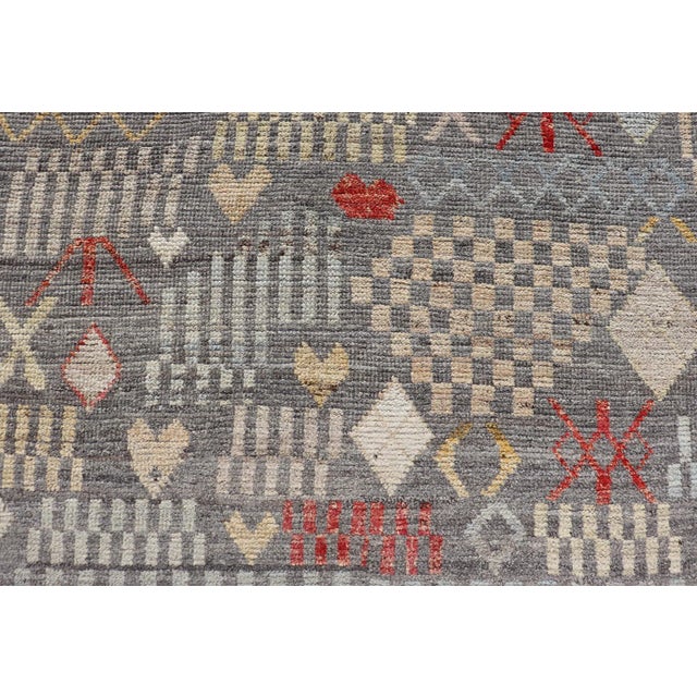 Gray Modern Hand-Knotted Tribal Rug in Wool With Sub-Geometric Design in Multicolor For Sale - Image 8 of 11