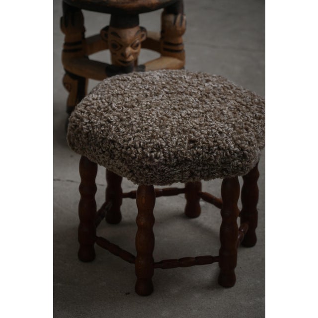 Mid-Century Modern Hexagon Oak Stool with Lambswool Seat and Bobbin Legs, 1950s For Sale - Image 14 of 17