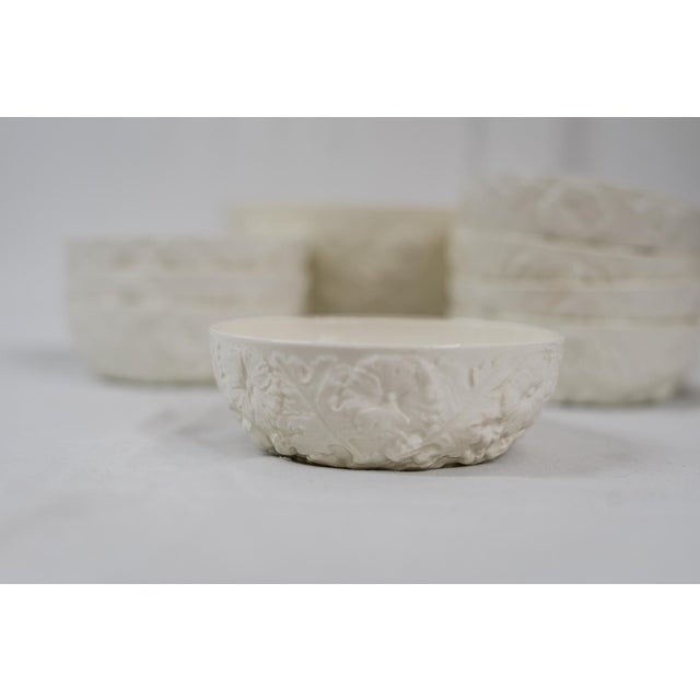 Home Inspirations Auctions is pleased to offer this lovely simplistic salad set. It includes a large salad bowl and 8...