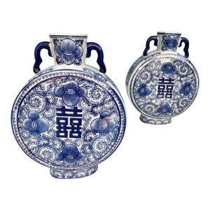 Late 20th Century Pair of Asian Flat Urns With Two Handles in Blue & White- 2