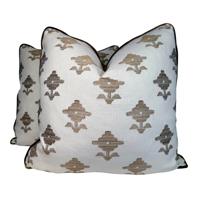 Schumacher "Rubia Embroidery" in Ivory 22" Pillows-a Pair For Sale