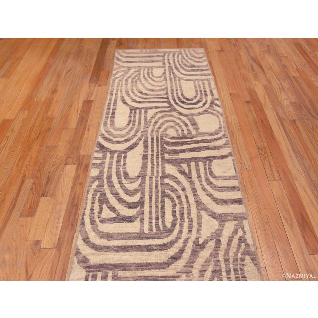 Modern Ivory Cream Color Background Art Deco Design Modern Hallway Runner Rug For Sale - Image 3 of 7