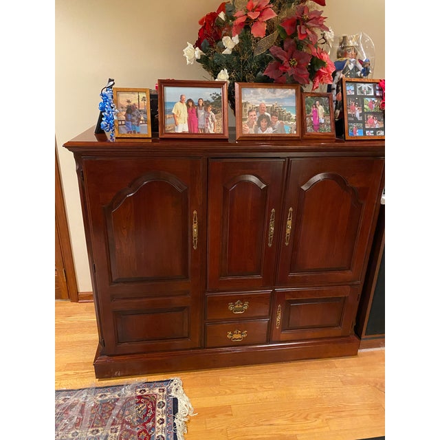 Chippendale Pennsylvania House Cherry Wood Entertainment Cabinet Excellent Condition Late 20th Century For Sale - Image 3 of 8