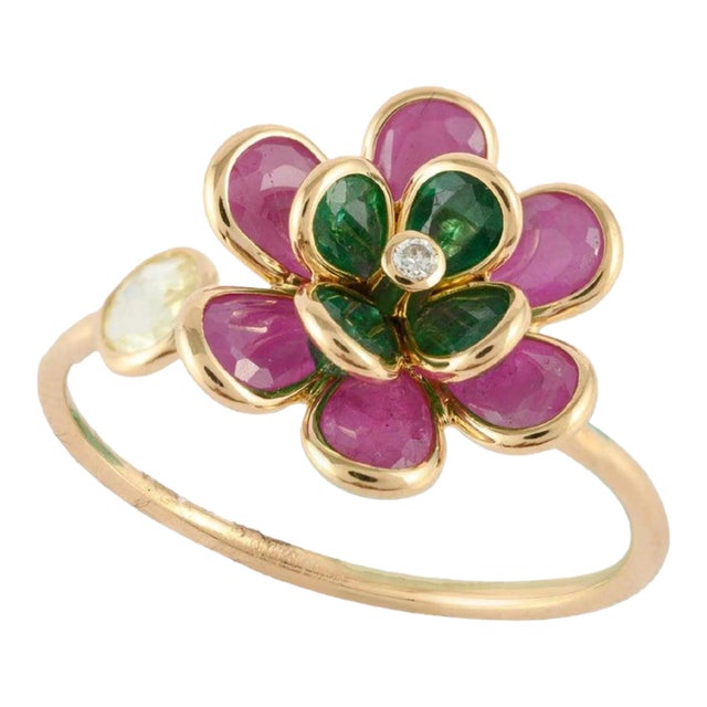 2.52ct Ruby Emerald Art Deco Flower Ring Size 7 in 18k Yellow Gold For Sale - Image 4 of 16