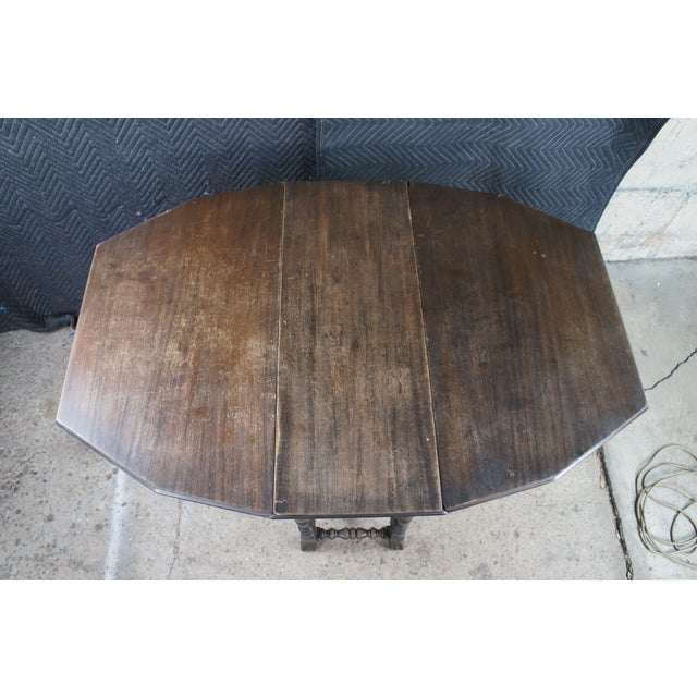 Early 20th Century Antique William & Mary Style Walnut Dropleaf Gateleg Parlor Table For Sale - Image 5 of 14