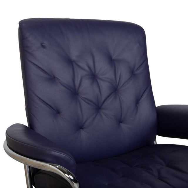Blue Set of Metro Leather Recliner with Ottoman from Stressless For Sale - Image 8 of 18