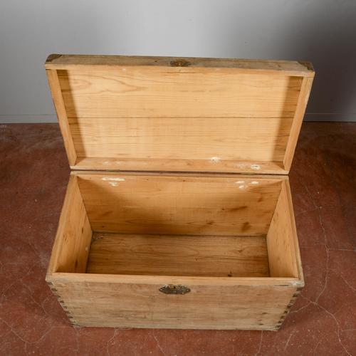 Wood Rectangular Trunk in Wood and Metal For Sale - Image 7 of 9