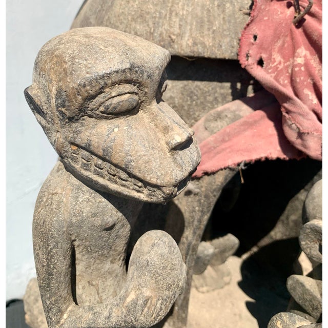 Mid 20th Century Monumental Brutalist Mambila Tribal Shrine Sculpture - Multi-Head Zoomorphic Carving, 27" Wide For Sale - Image 9 of 12