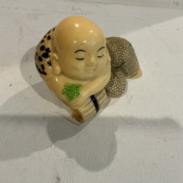 (7) Vintage Chinese Boys Men Resin Figurines Scrimshaw Hand Carved - For Sale In Houston - Image 6 of 10