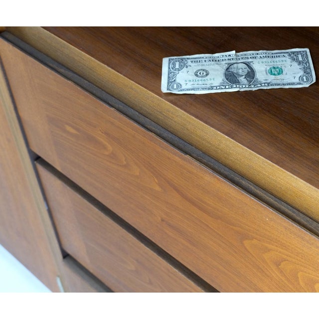 3 Bay Mid-Mentury Modern Walnut Glass Doors Bookcase Wall Unit Curio Cabinet For Sale - Image 9 of 18