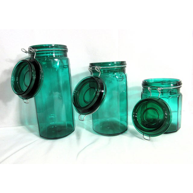Anchor Hocking Mid 20th Century Mid-Century Modern Locking Top Green Glass for Pickling Storing - Set of 3 For Sale - Image 4 of 13