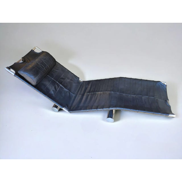 A very unique 'Chariot' chaise lounge by Paul Tuttle for Strassle International, Switzerland. Constructed from chrome...