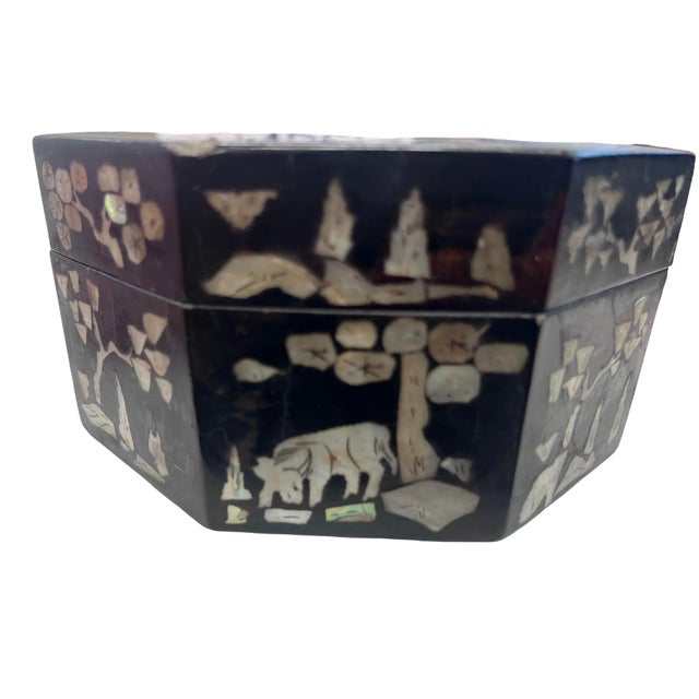 Mid 20th Century Black Lacquered Decorative Box Featuring an Intricate Mother-of-Pearl Inlay For Sale - Image 5 of 5