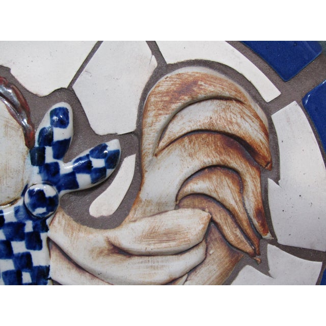 1970s 1970s Hogan Young Signed Mosaic Rooster Wall Plaque – 11.25" Round For Sale - Image 5 of 10
