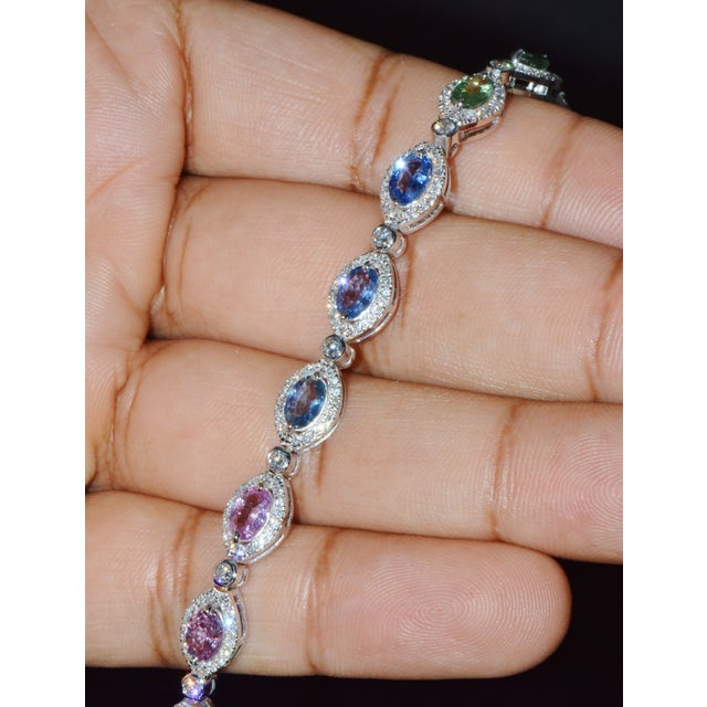 Certified Natural 11.32cts vs F Diamond Multi-Color Sapphire 18k Solid Gold Tennis Stacking Bracelet For Sale - Image 15 of 15