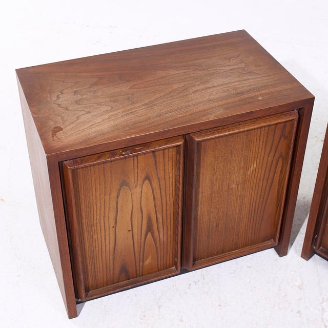 Dillingham Mid Century Pecky Cypress Nightstands - Pair For Sale - Image 10 of 11