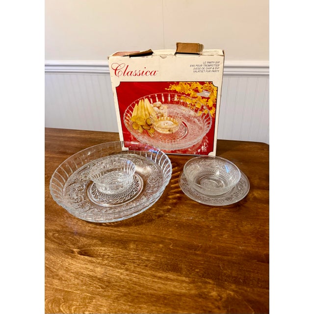 Kig Fleur De Lis Classica Party Dip Set and Serving Bowl With Plate For Sale - Image 6 of 12