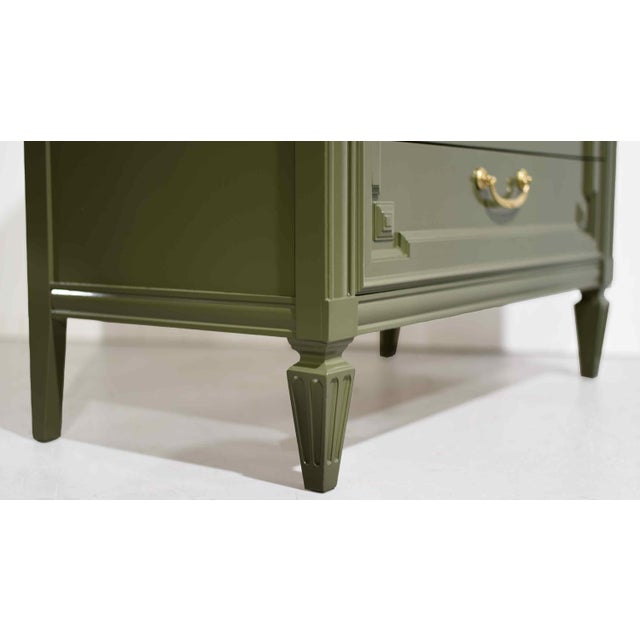 Mid Century Transitional 5-Drawer Chest With Brass Hardware by Thomasville - Newly Painted For Sale - Image 11 of 13