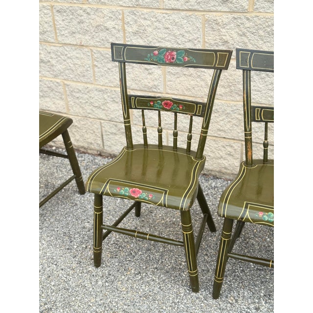 Antique American Hand-Painted Floral Folk Art Plank Seat Chairs - Set of 4 For Sale In Philadelphia - Image 6 of 12