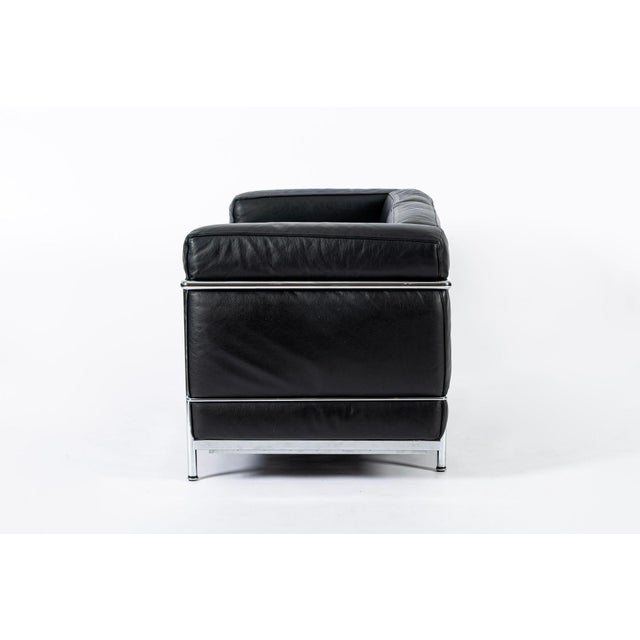 Black Authentic Cassina Lc2 Black Leather Two-Seat Sofa by Le Corbusier 1994 For Sale - Image 8 of 17