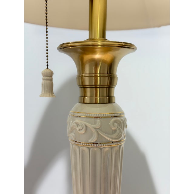 Lenox 1980s Lenox for Quoizel Ivory Porcelain & Satin Brass Neoclassical Table Lamp, 38.5"h ✨ For Sale - Image 4 of 10