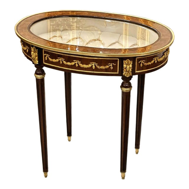 French Louis XVI Oval Display Side Table With Glass Top, Velvet-Lined Interior & Hand-Gilded Gold Leaf Details For Sale