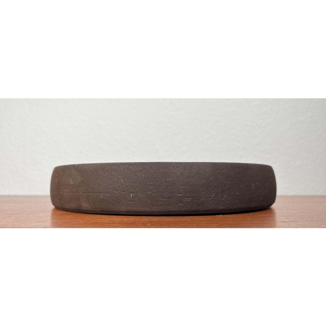 Large Mid-Century Modern Blue Danish Studio Pottery Bowl by Mogens Nielsen for Nysted Keramik, 1960s For Sale - Image 4 of 18