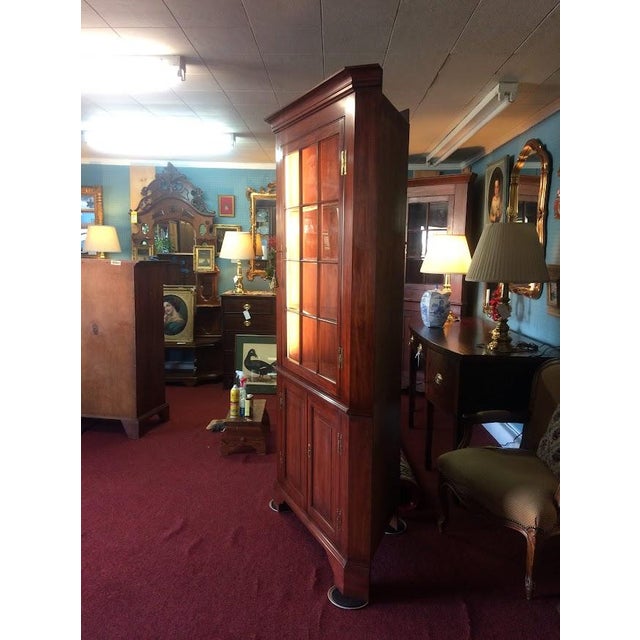 1990s Henkel Harris Cherry Corner Cabinet, Display Cabinet For Sale - Image 6 of 11