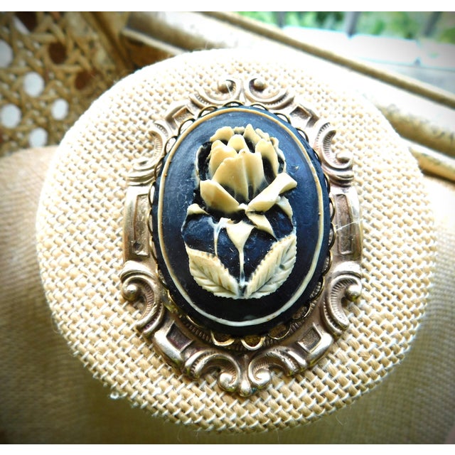Large Vintage Victorian Black Brooch Cream Flower Cameo, Gold Bezel For Sale - Image 10 of 10